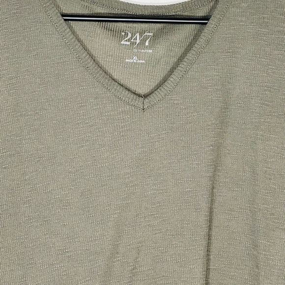 Women’s 24/7 by Maurices Olive Green Short Sleeve Top - Picture 2 of 4